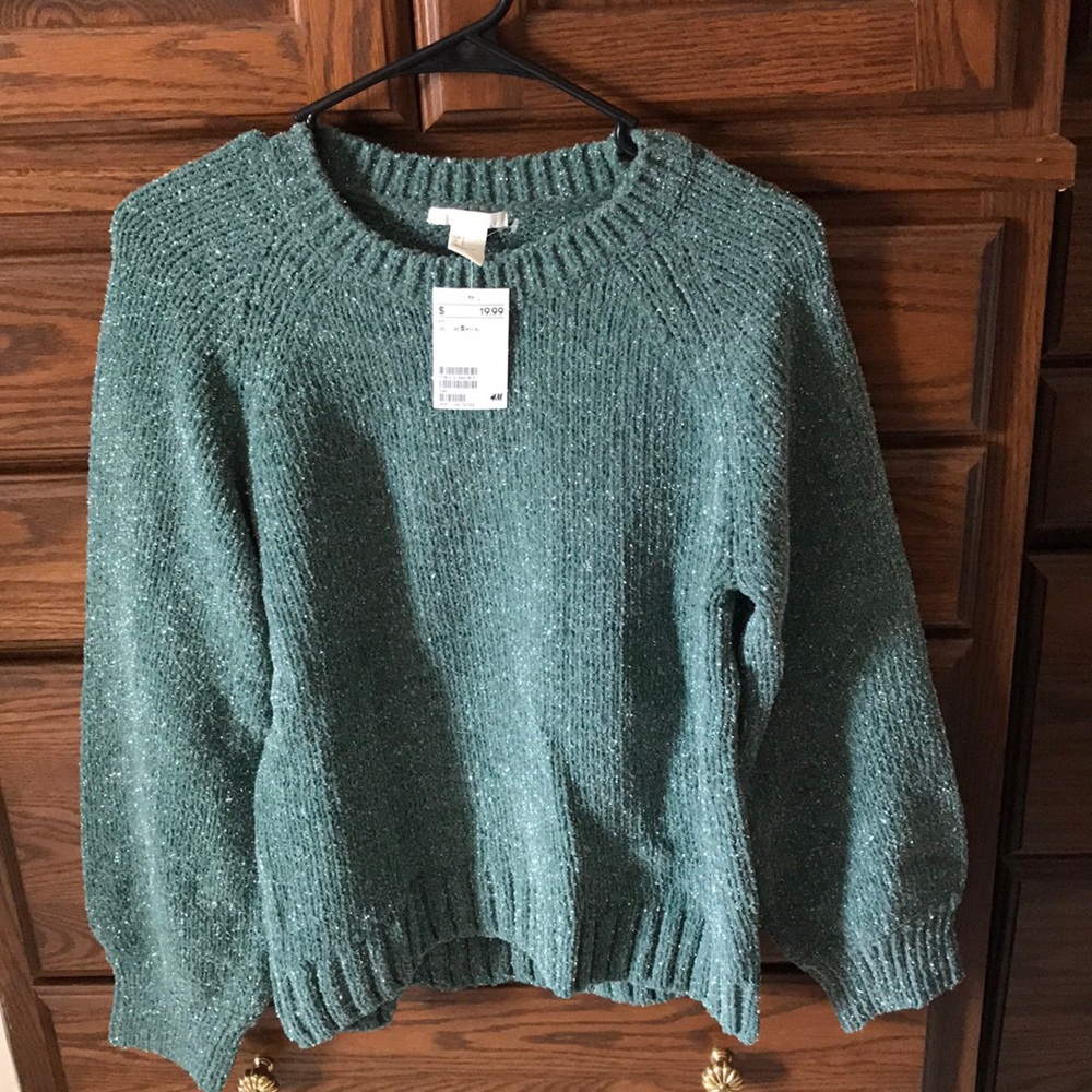 H&M small green sweater
